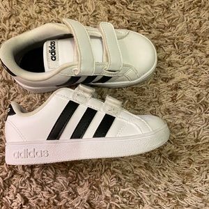Adidas Unisex sneakers for Toddler size 8